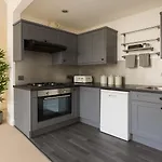 Central London Flat - 3 Min To West Kensington Station